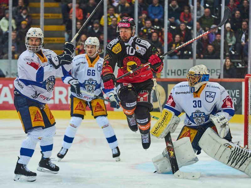 Er bleibt beim SCB: Stürmer Tristan Scherwey, hier im 4. Playoff-Viertelfinal gegen den EV Zug. Foto: SCB/Tom Hiller