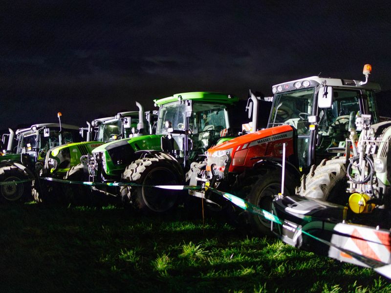 Landwirte protestieren in Rüeggisberg für mehr Geld und weniger Vorschriften. Fotos: Nik Egger